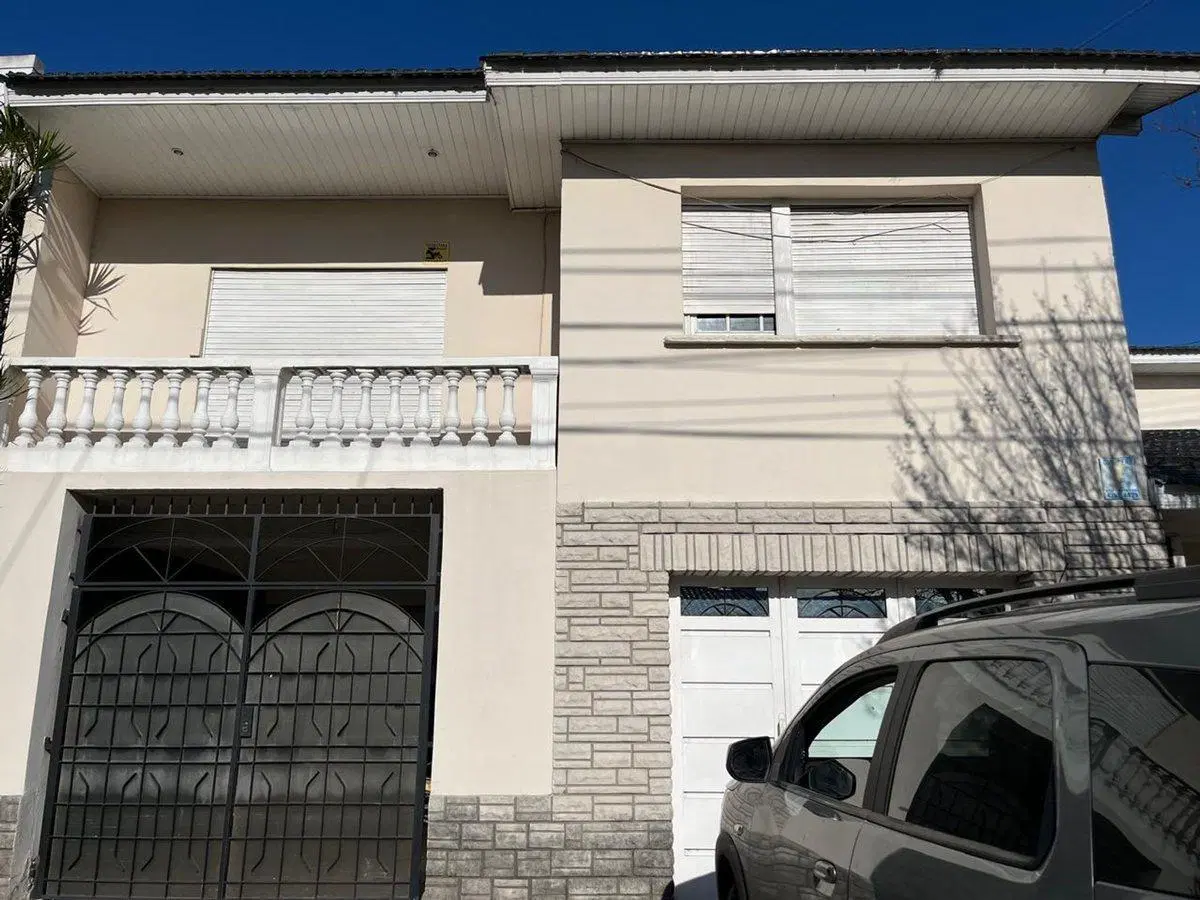 VENTA CASA 4 AMBIENTES EN TEMPERLEY 2
