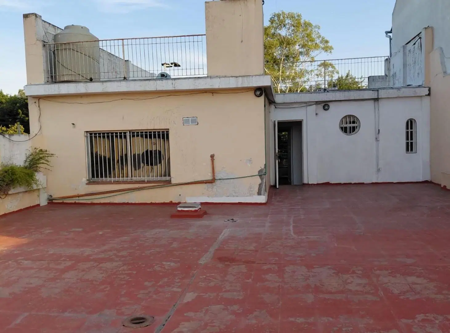 CASA DE 3 AMBIENTES EN ALQUILER LUIS GUILLON 5