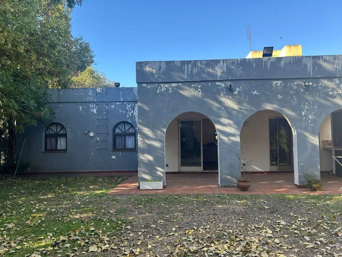 CASA 4 AMBIENTES EN VENTA EN VENADO 1 CANNING 4