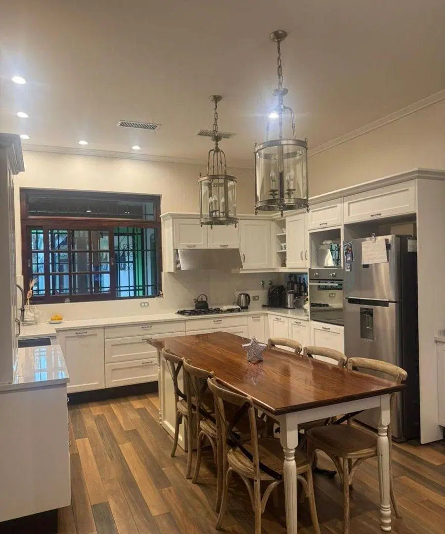 CASA 8 AMBIENTES EN VENTA EN ADROGUE 2