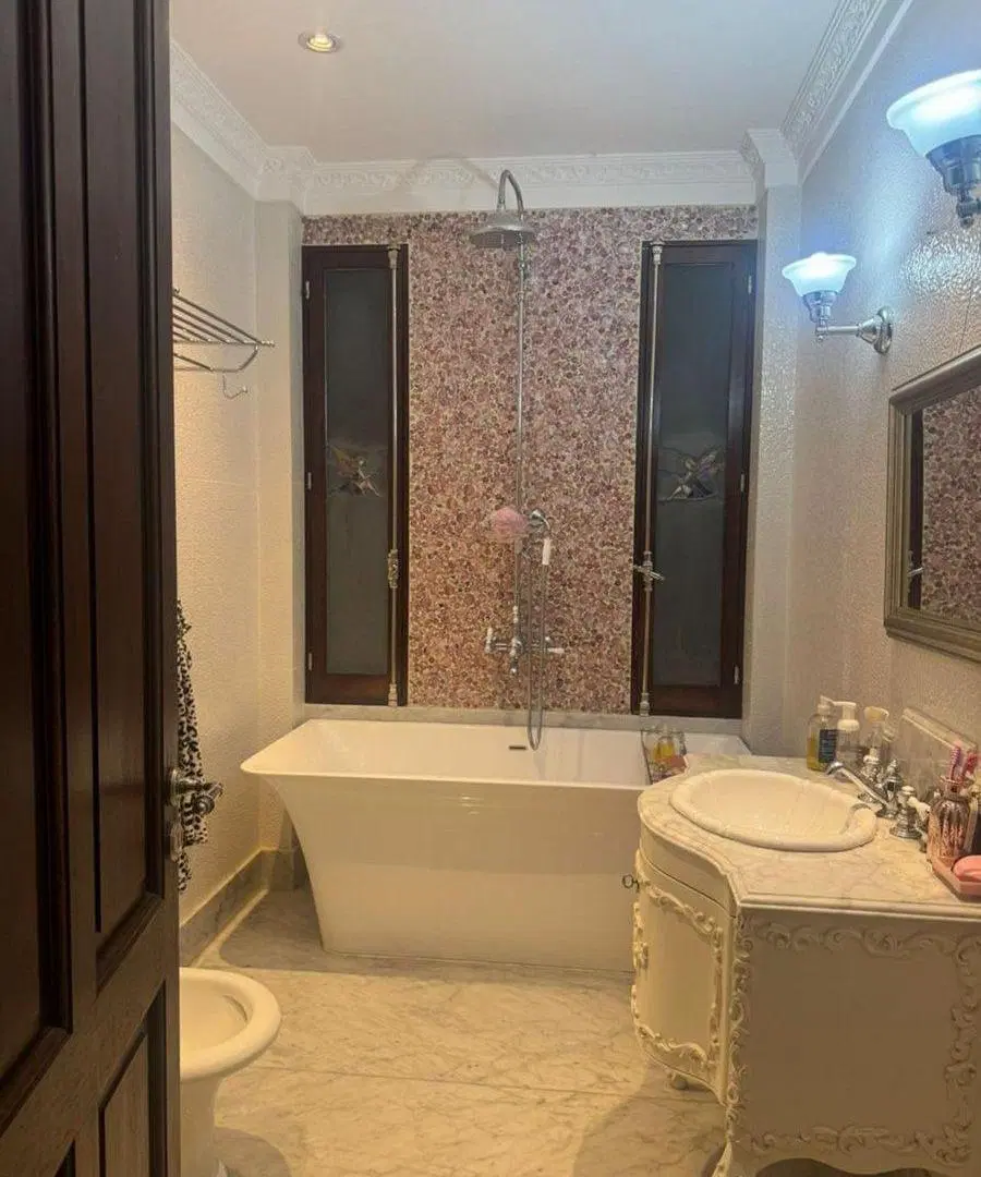 CASA 8 AMBIENTES EN VENTA EN ADROGUE 4