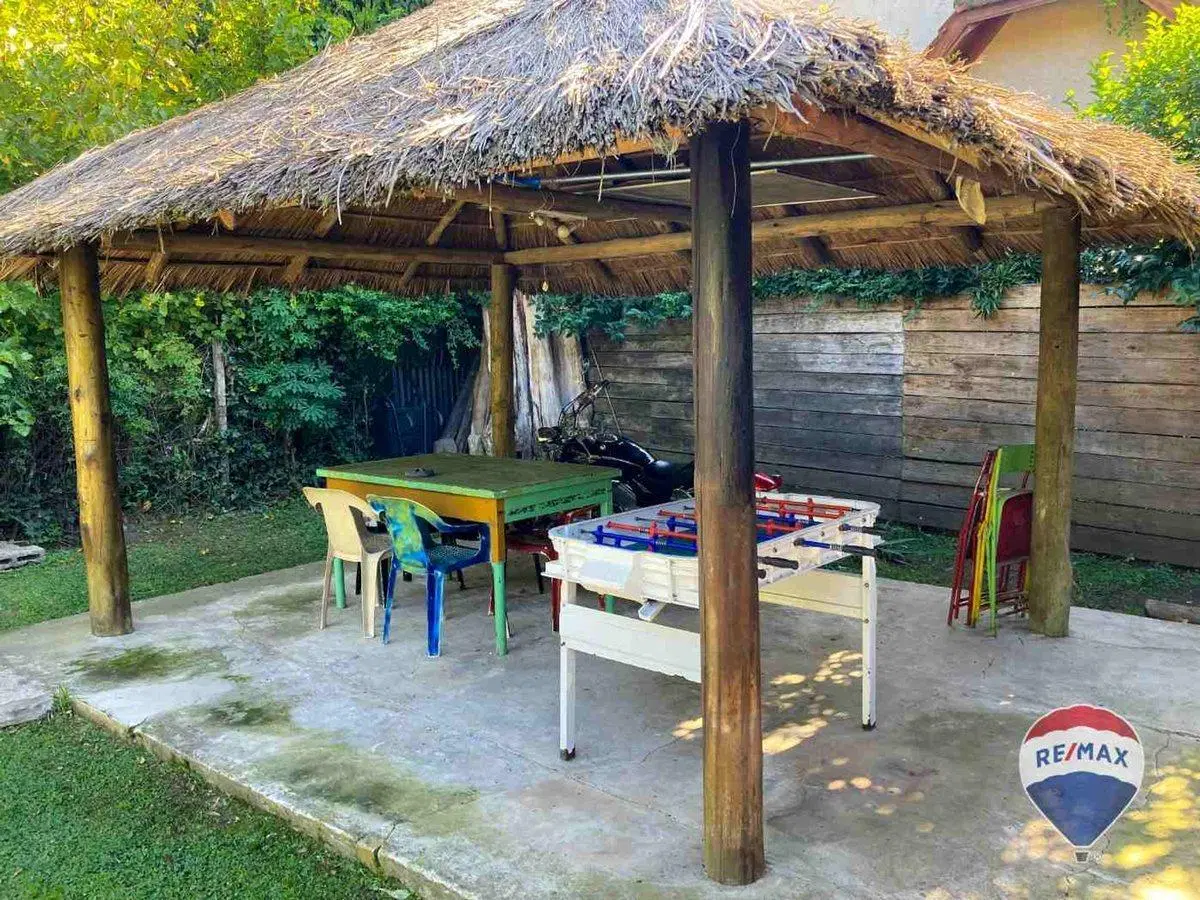 CASA 5 AMBIENTES EN VENTA EN EL TRÉBOL CON PILETA 4