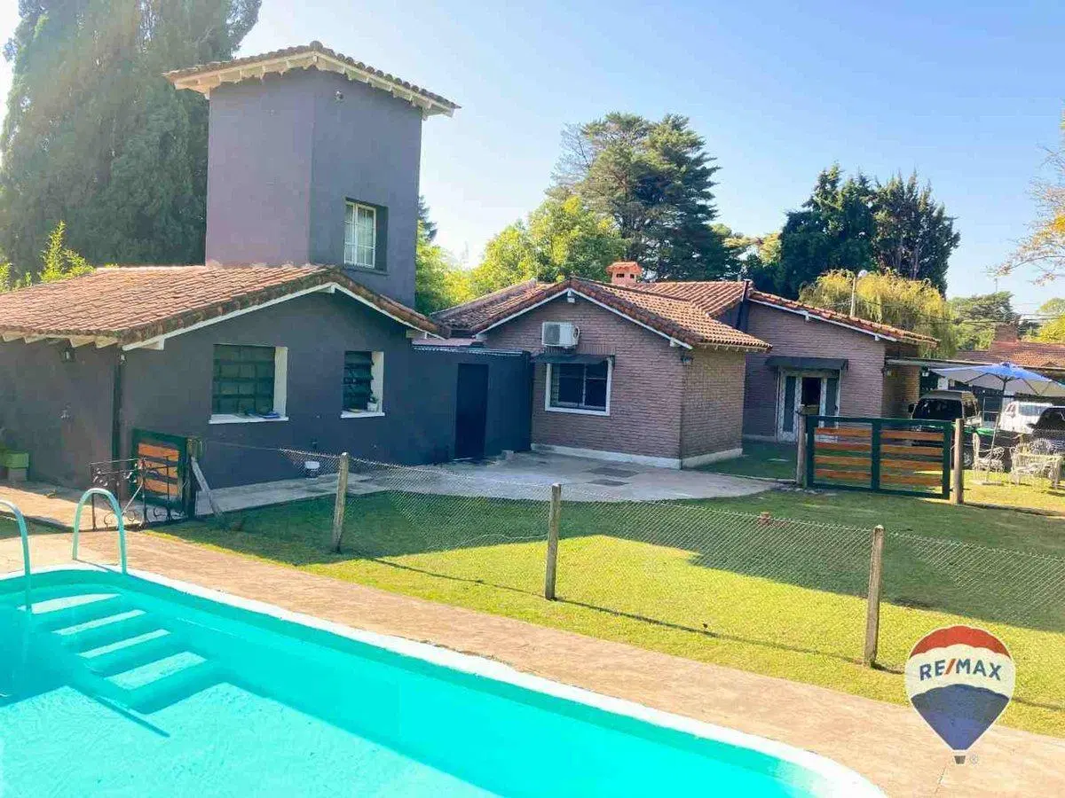 CASA 5 AMBIENTES EN VENTA EN EL TRÉBOL CON PILETA 2