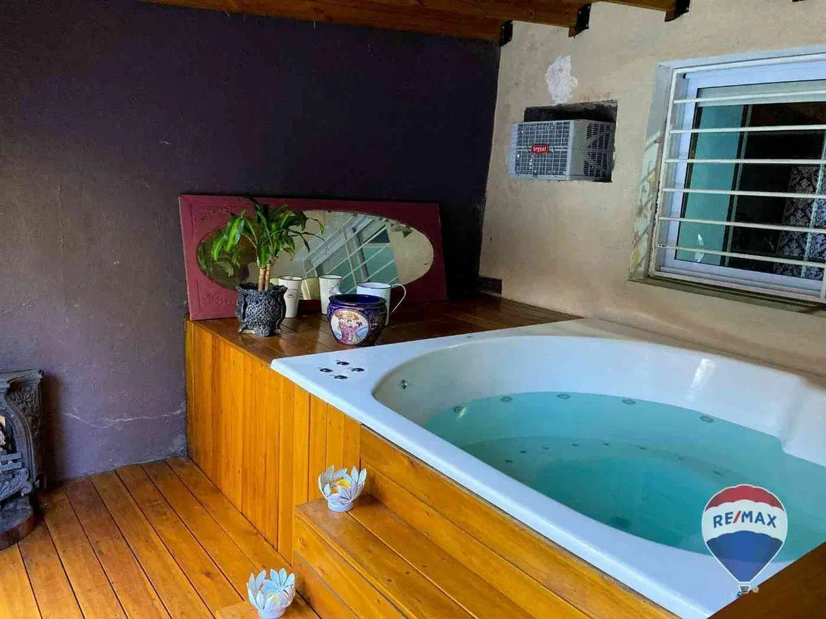 CASA 5 AMBIENTES EN VENTA EN EL TRÉBOL CON PILETA 3