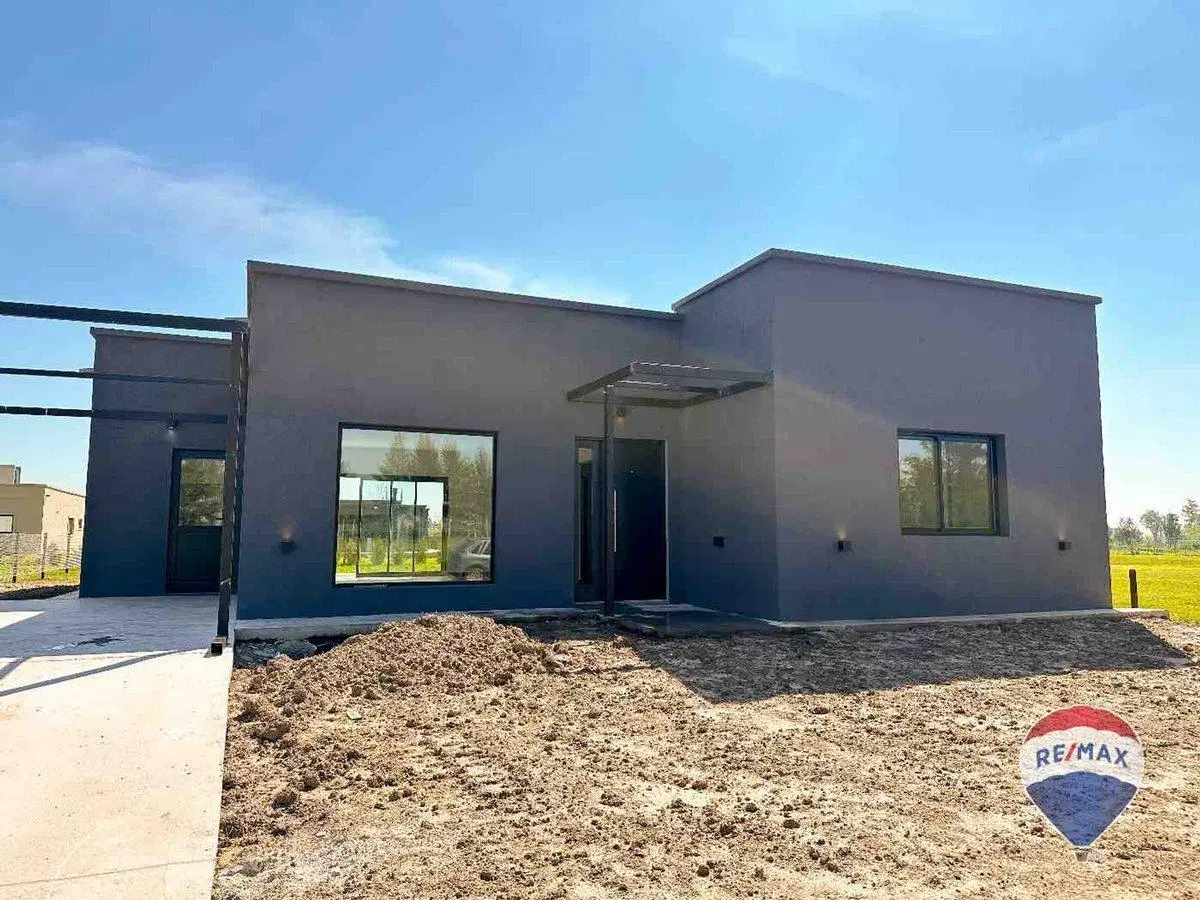 CASA EN VENTA 4 AMBIENTES A ESTRENAR 2