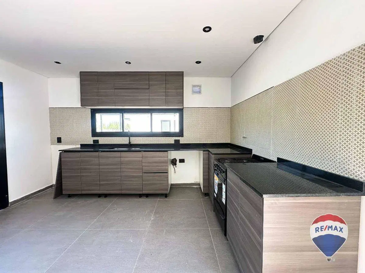CASA EN VENTA 4 AMBIENTES A ESTRENAR 4