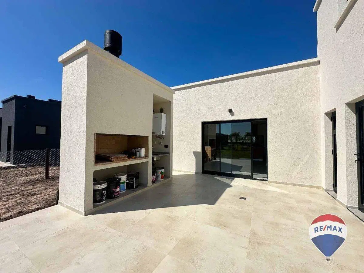 CASA EN VENTA DE 4 AMBIENTES EN CANNING 4