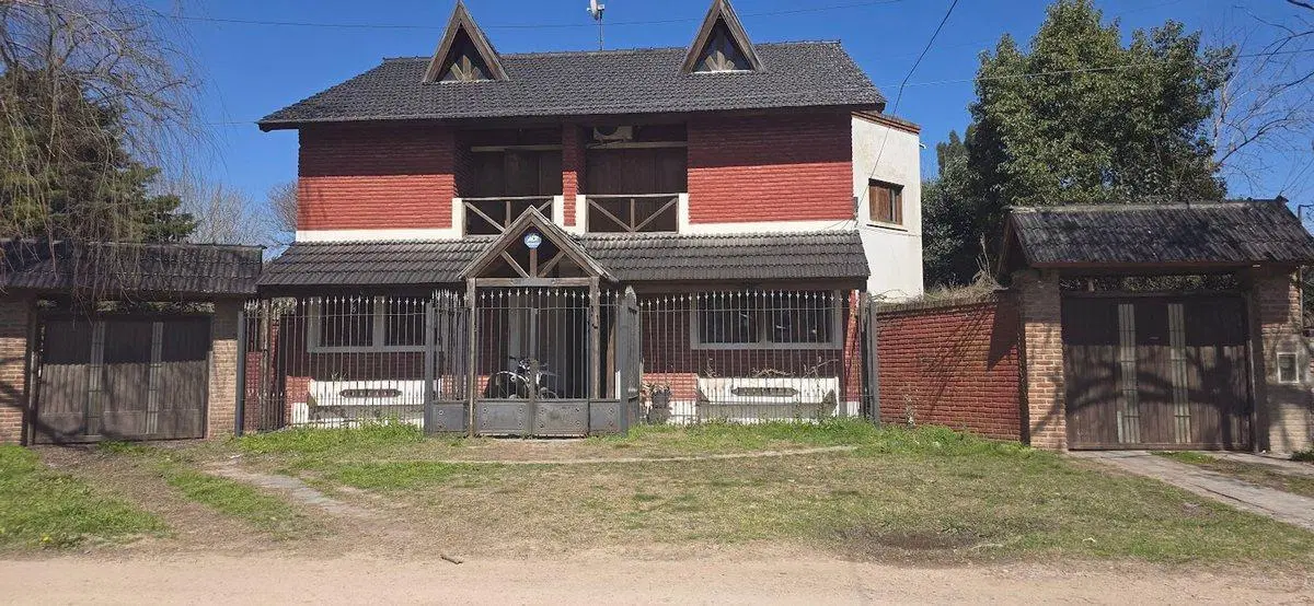 CASA QUINCHO Y PILETA EN BARRIO EL TREBOL 3