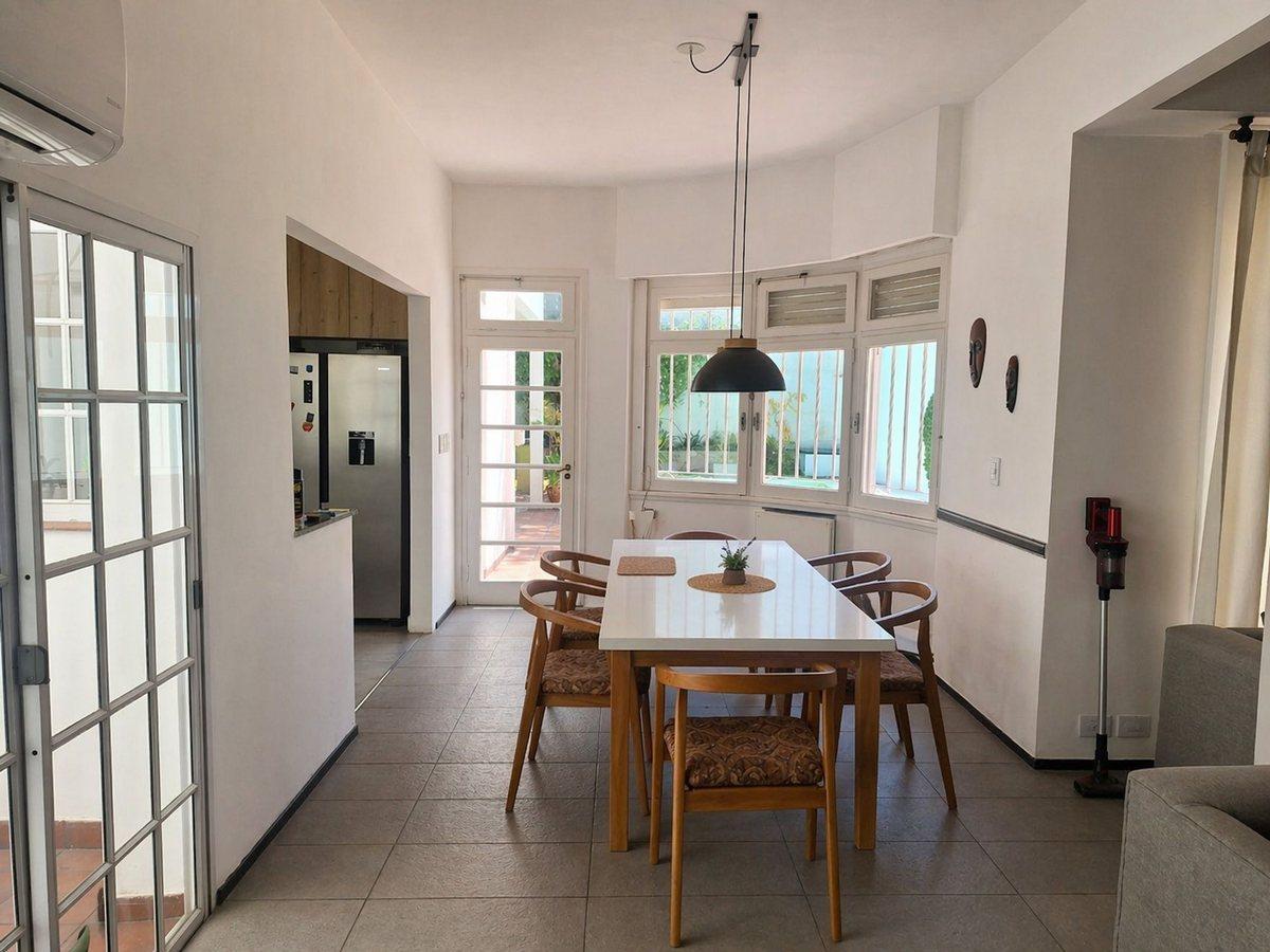 CASA 7 AMBIENTES EN VENTA CON PILETA PARQUE CHAS