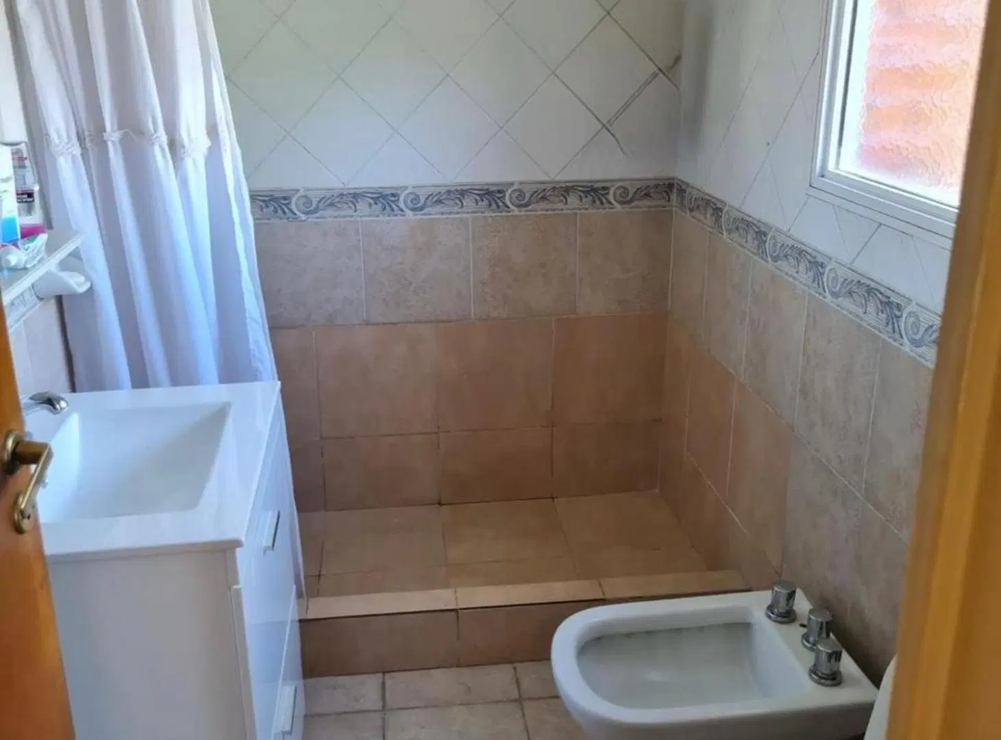 CASA 6 AMBIENTES EN VENTA EN CANNING CON PILETA 5