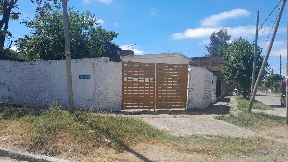 CASA 4 AMBIENTES EN VENTA BURZACO FINANCIA 2