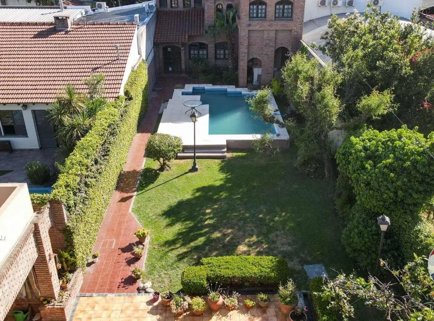 CASA 7 AMB EN VENTA MONTE GRANDE IDEAL DOS FAMILIA 2