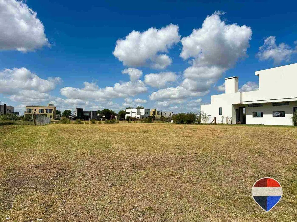 LOTE EN VENTA EN BARRIO SAN LUCAS FONDO A LAGUNA 2