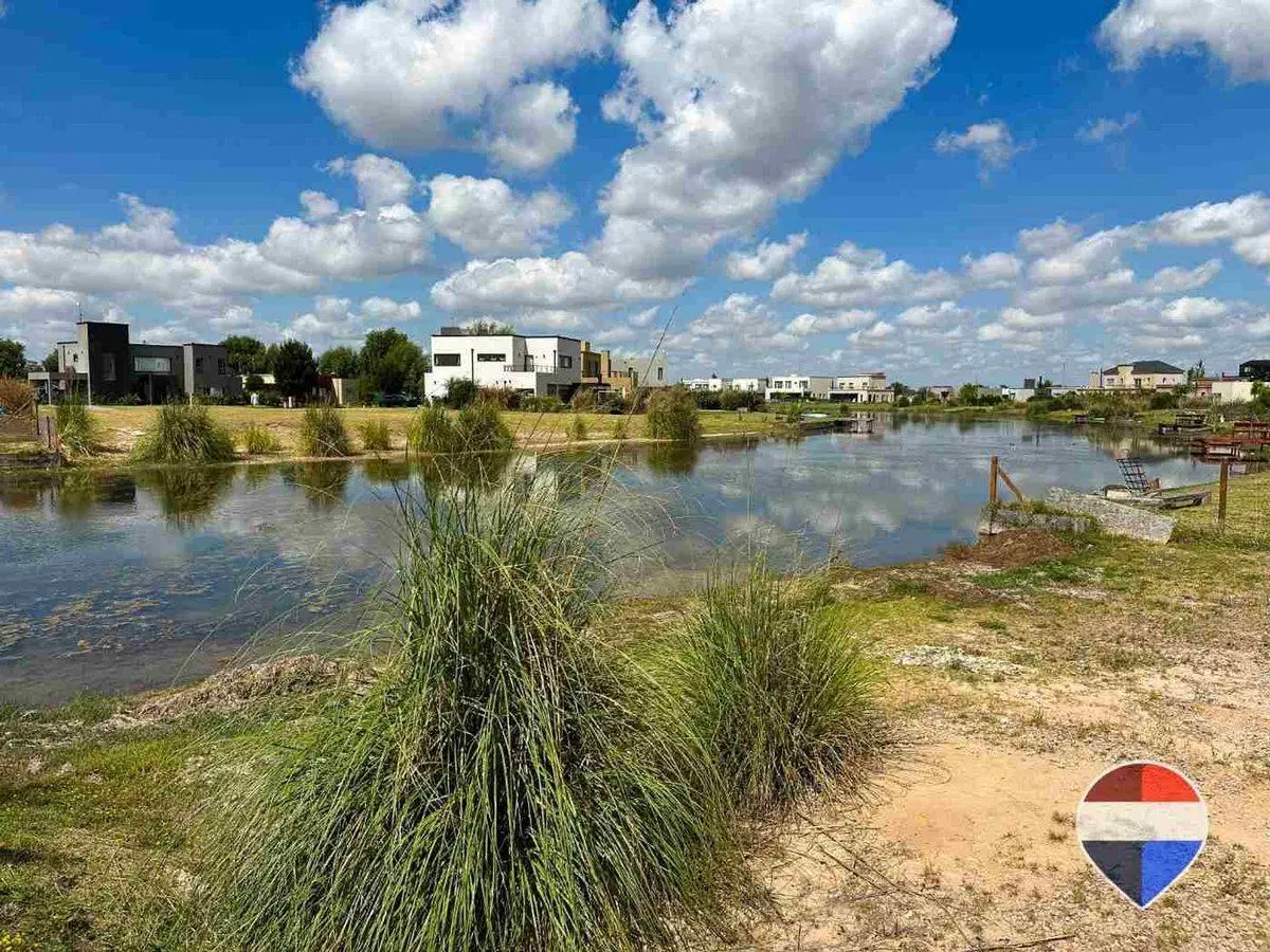 LOTE EN VENTA EN BARRIO SAN LUCAS FONDO A LAGUNA 3
