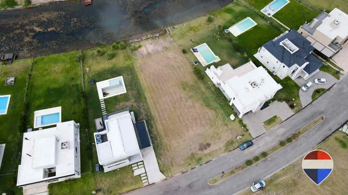 LOTE EN VENTA EN BARRIO SAN LUCAS FONDO A LAGUNA 4