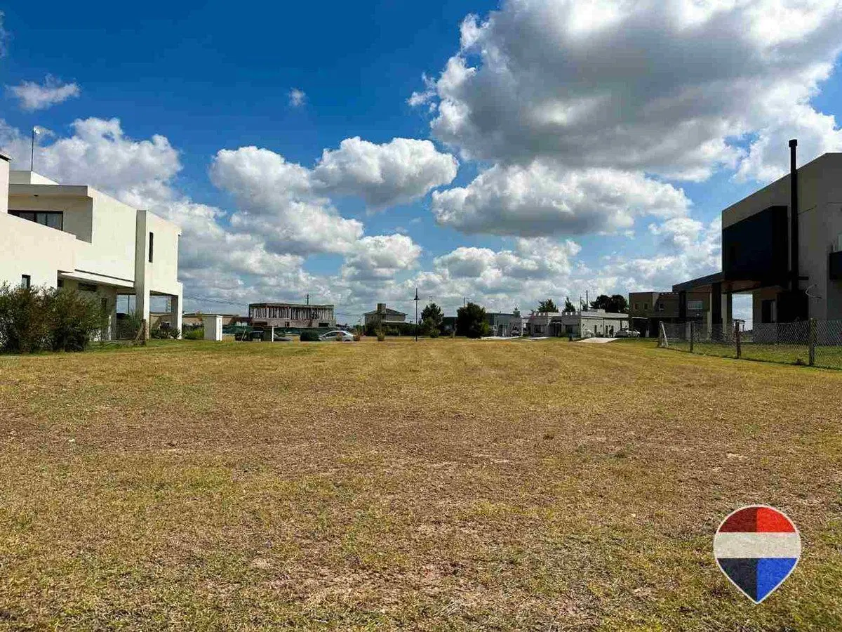 LOTE EN VENTA EN BARRIO SAN LUCAS FONDO A LAGUNA 4