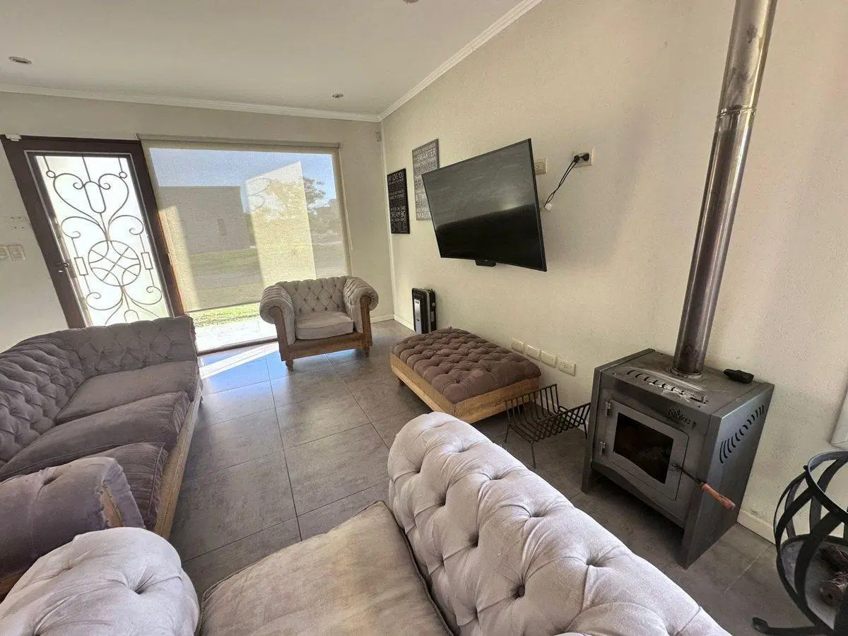 CASA EN VENTA 4 AMBIENTES CRUZ DEL SUR 2