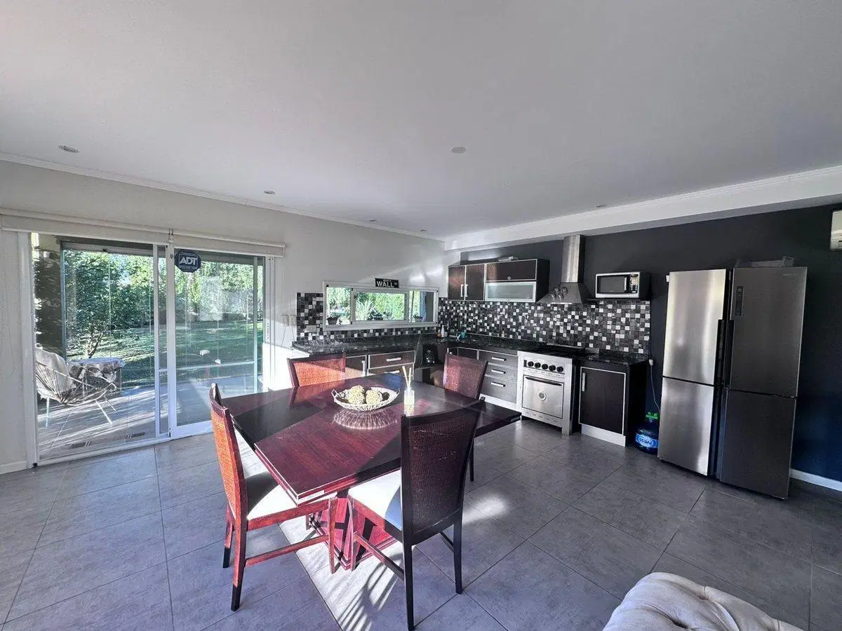 CASA EN VENTA 4 AMBIENTES CRUZ DEL SUR 4