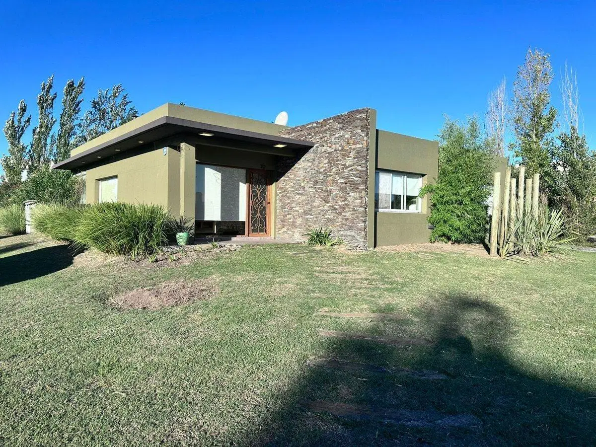 CASA EN VENTA 4 AMBIENTES CRUZ DEL SUR 3
