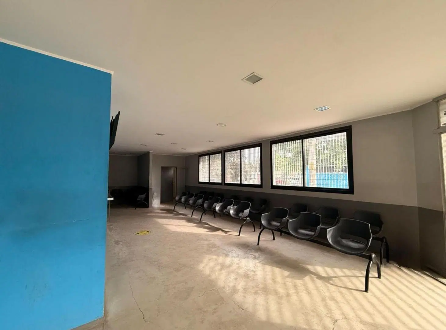 TERRENO CON OFICINA 5 AMBIENTES VENTA SAN VICENTE 2