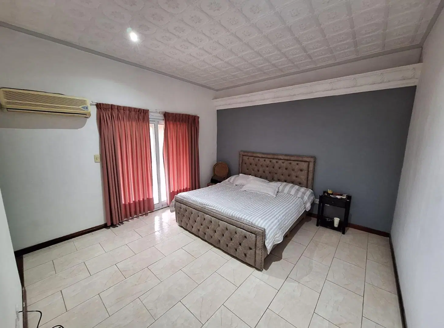 CASA 6 AMBIENTES EN VENTA EN BARRIO EL LAUQUEN 4