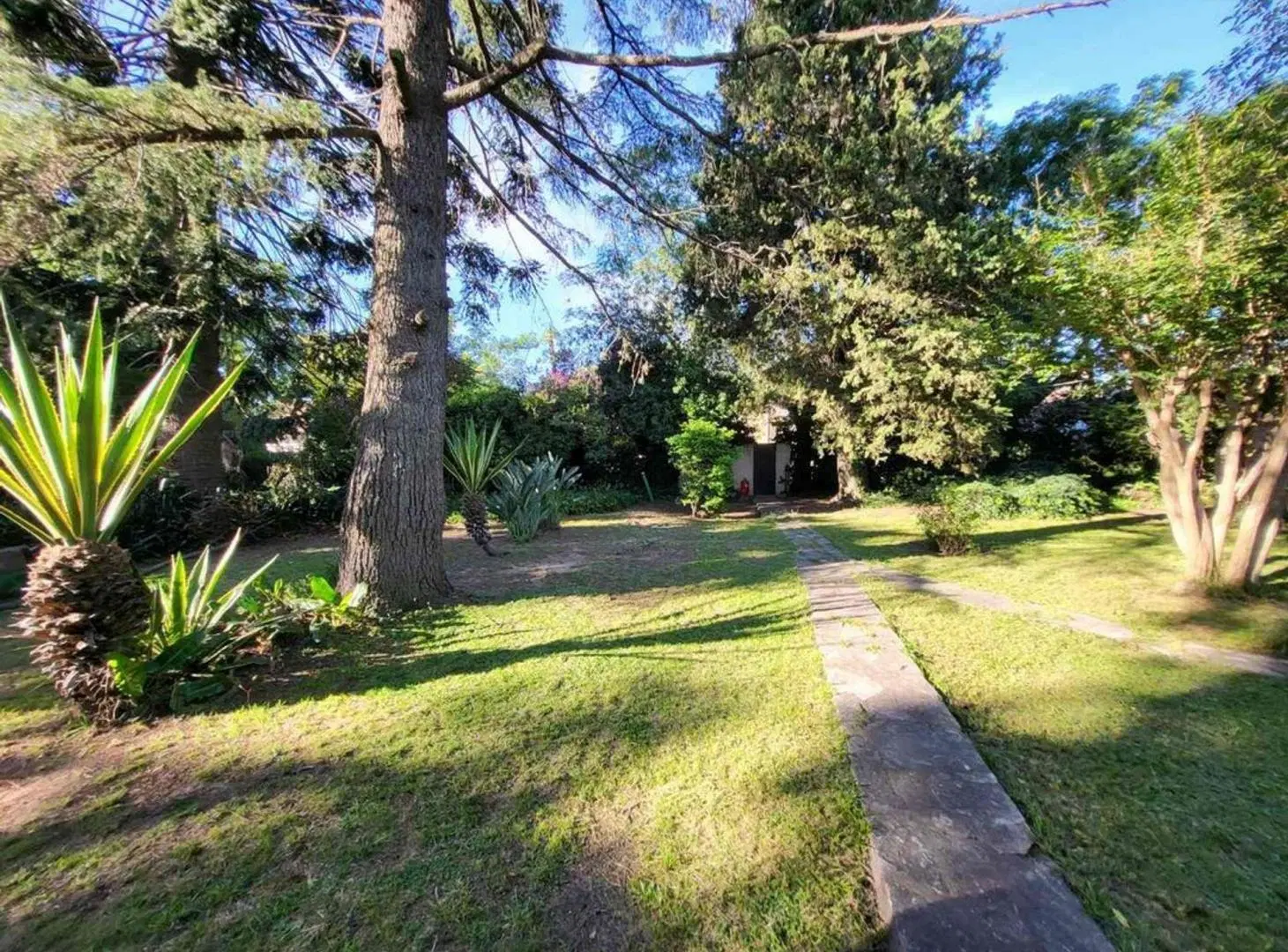 LOTE EN VENTA MONTE GRANDE EXCELENTE UBICACION 4