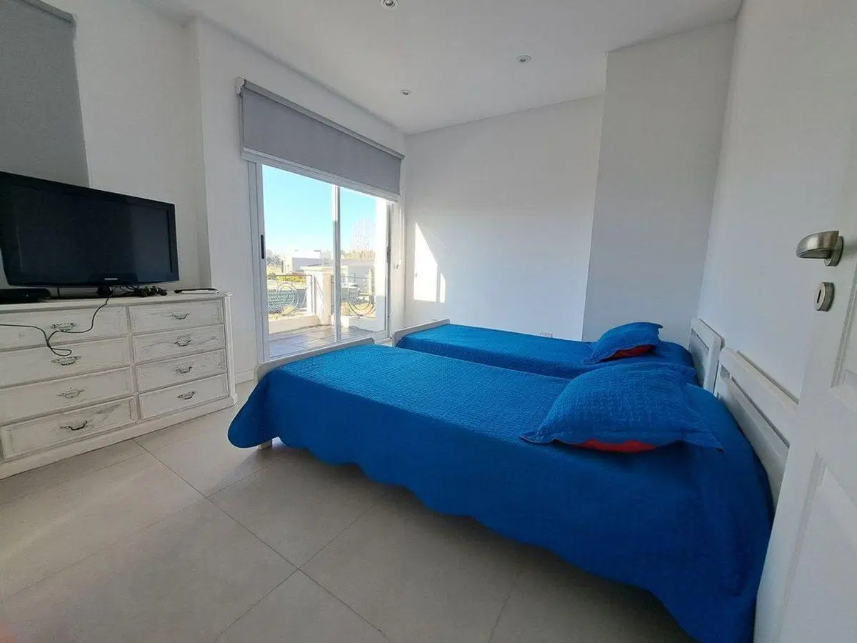 CASA EN ALQUILER 5 AMBIENTES EN CRUZ DEL SUR 4