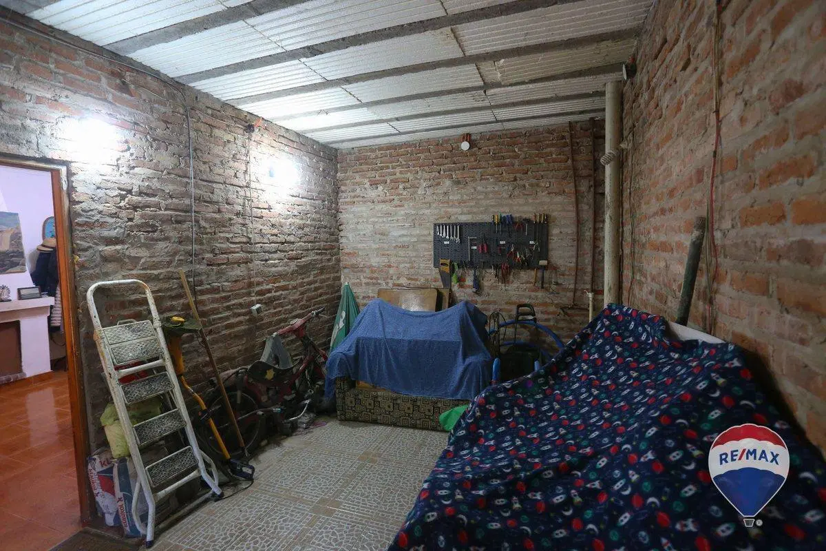 CASA 8 AMBIENTES EN VENTA EN EZEIZA 2