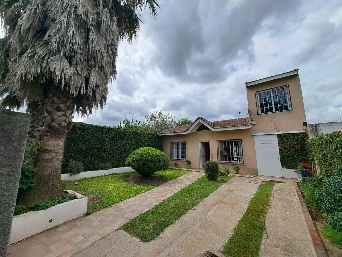 CASA 5 AMBIENTES EN VENTA EN SPEGAZZINI 3
