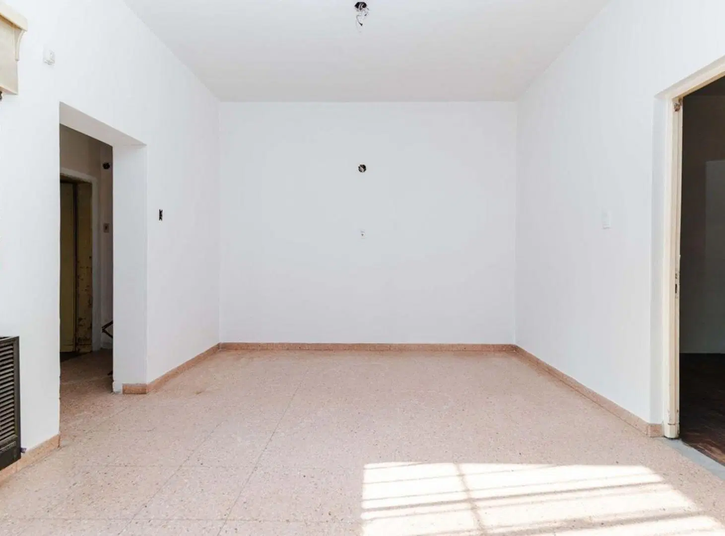 VENTA CASA 3 AMBIENTES EN BURZACO + TERRENO LIBRE 2