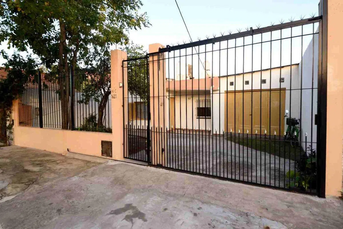 Casa 3 ambientes en venta 9 Abril + departamento 2