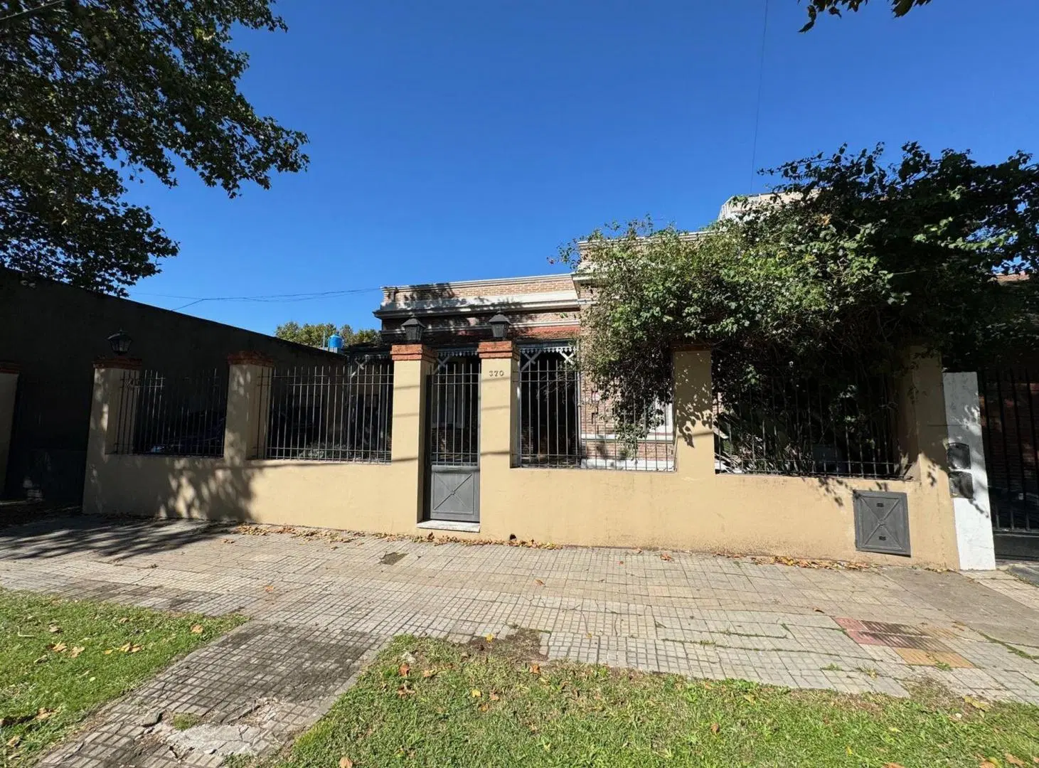 CASA EN VENTA DE 5 AMBIENTES EN LOMAS DE ZAMORA 3