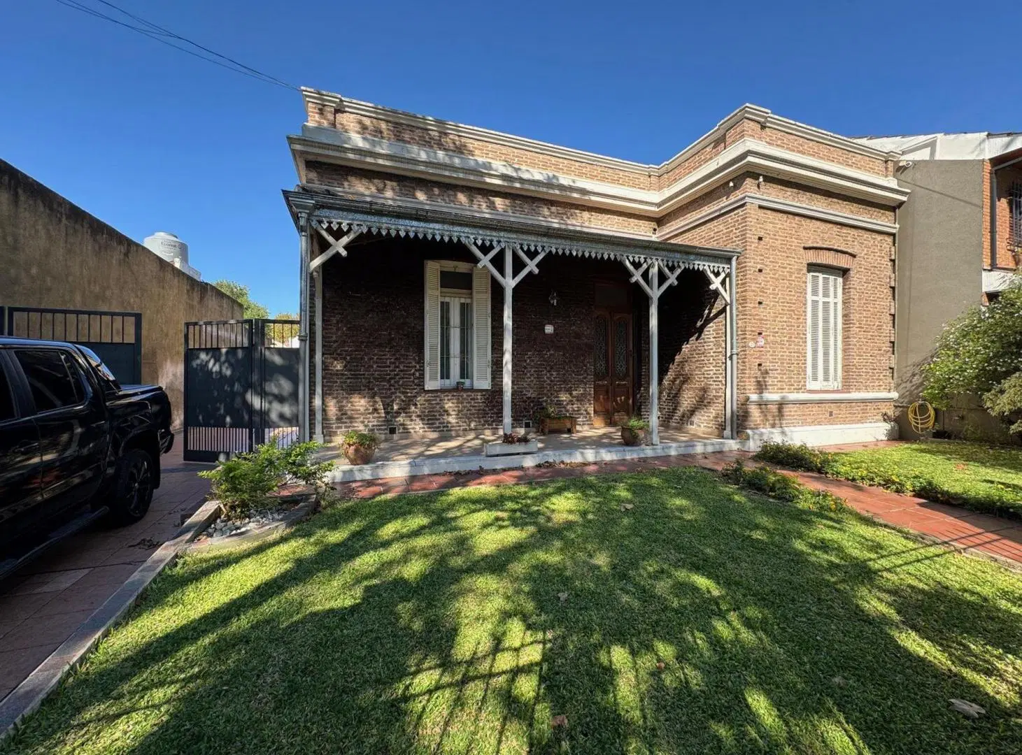CASA EN VENTA DE 5 AMBIENTES EN LOMAS DE ZAMORA 2