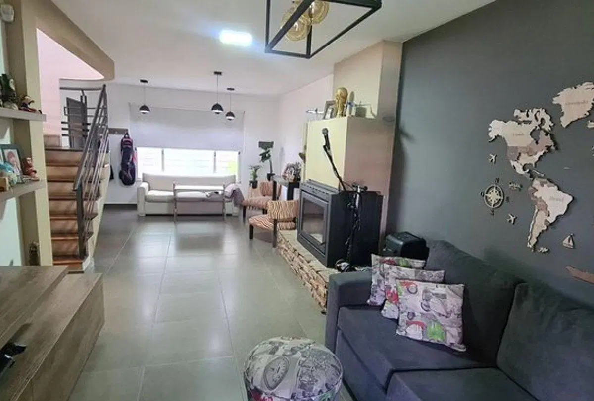 CASA EN VENTA MONTE GRANDE 4 AMBIENTES 2