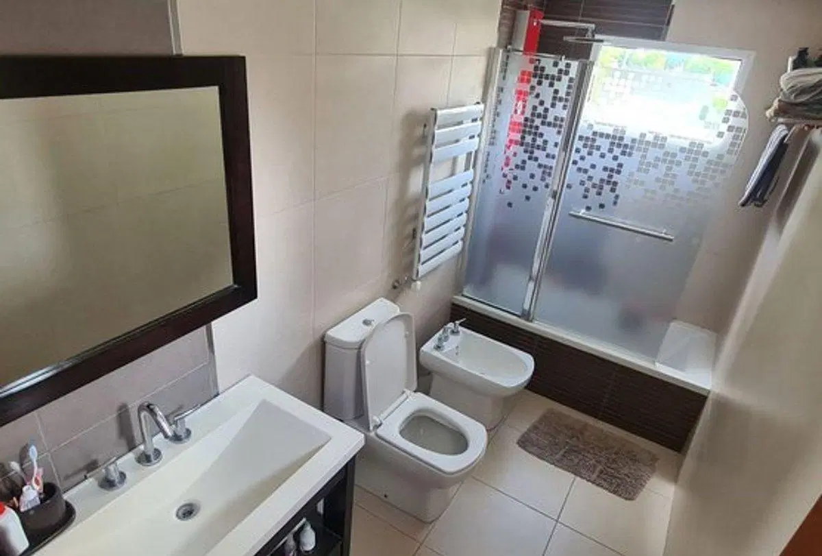 CASA EN VENTA MONTE GRANDE 4 AMBIENTES 3
