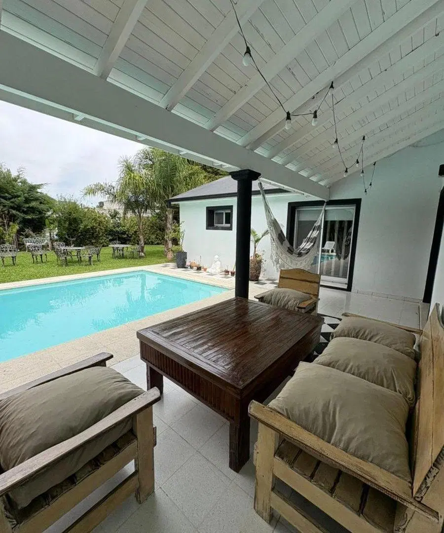 CASA EN VENTA 5 AMBIENTES EN LA CANDIDA 8