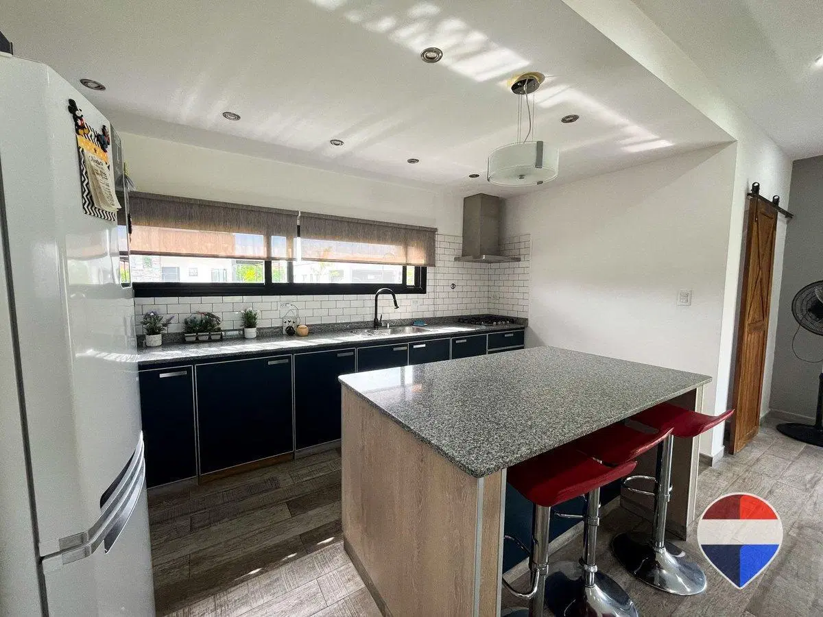CASA EN VENTA 4 AMBIENTES EN CRUZ DEL SUR 3