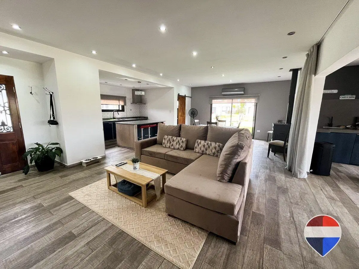 CASA EN VENTA 4 AMBIENTES EN CRUZ DEL SUR 5