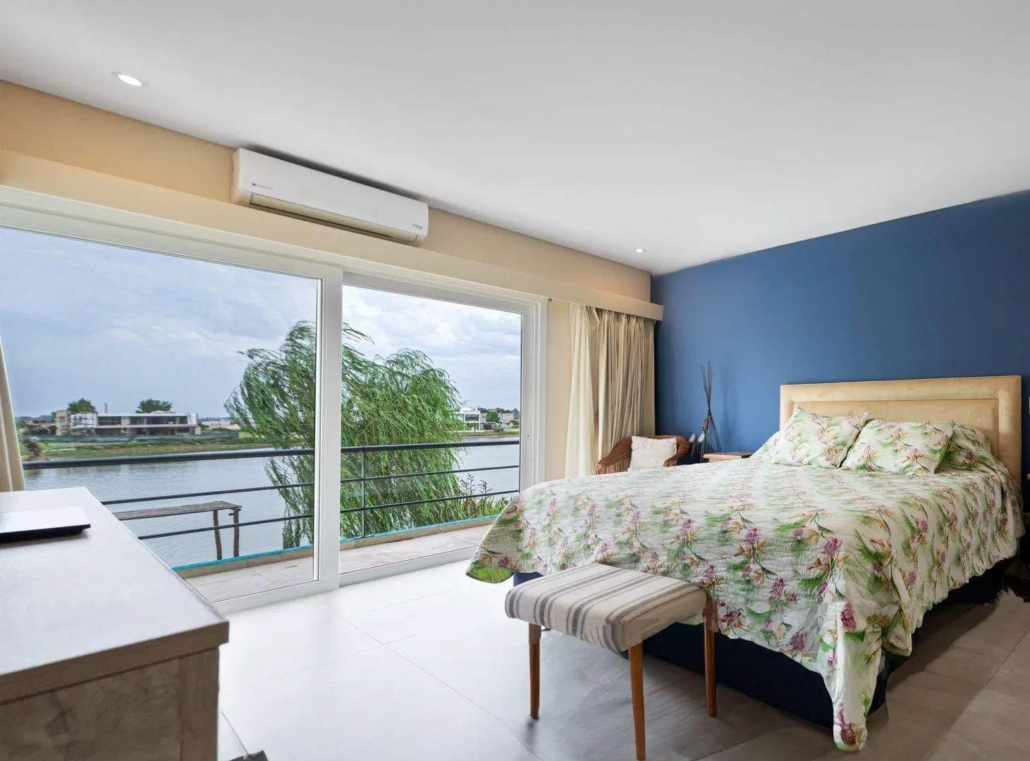 CASA 6 AMBIENTES EN VENTA HORIZONTES AL SUR LAGUNA 5