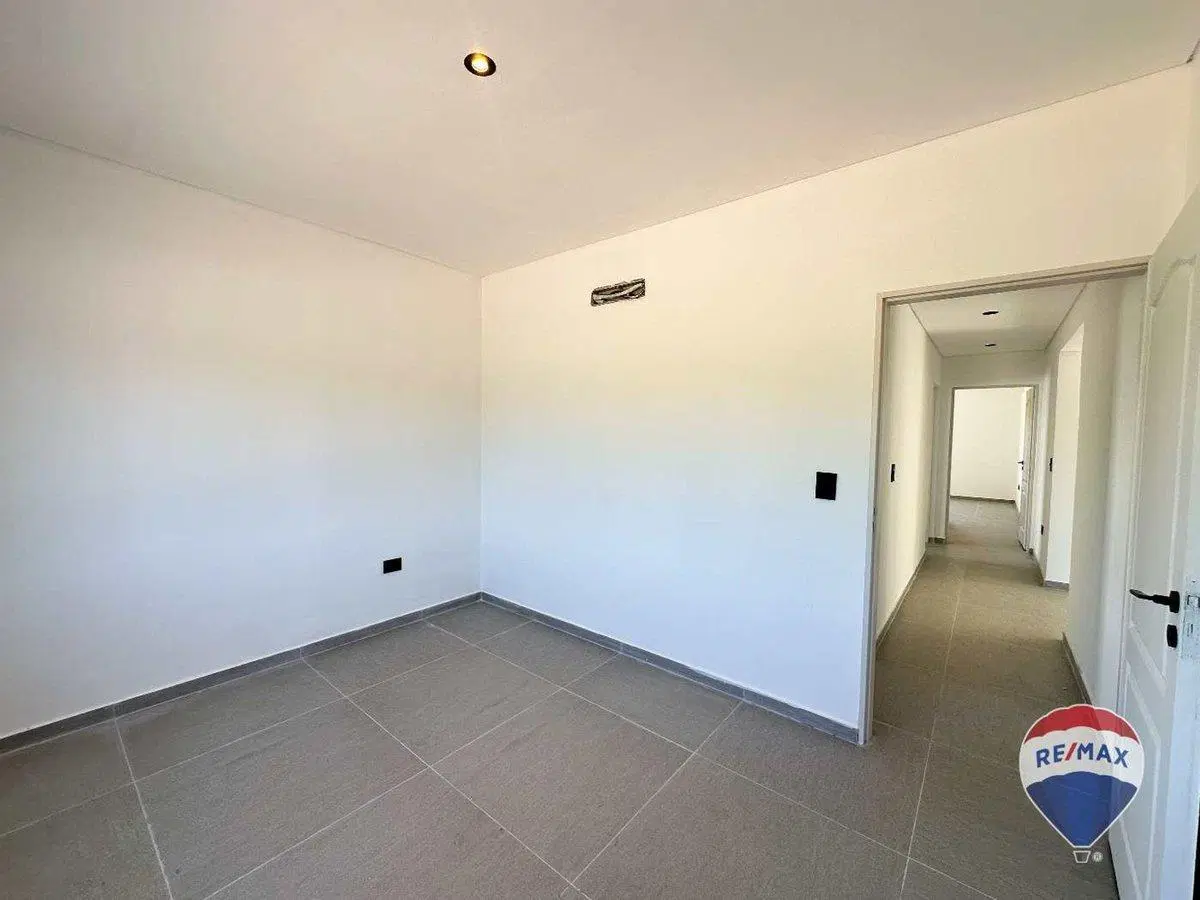 CASA EN VENTA DE 4 AMBIENTES EN CANNING 2