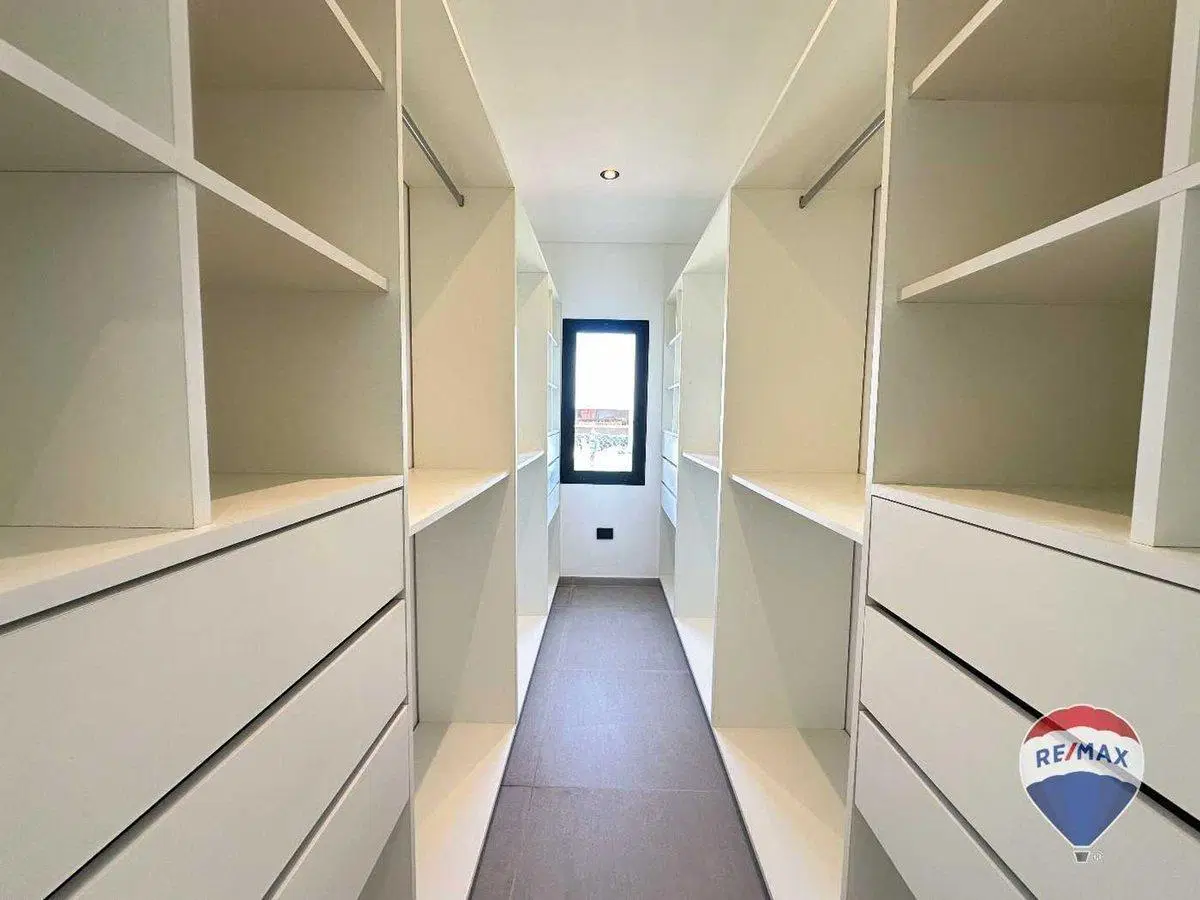 CASA EN VENTA DE 4 AMBIENTES EN CANNING 3