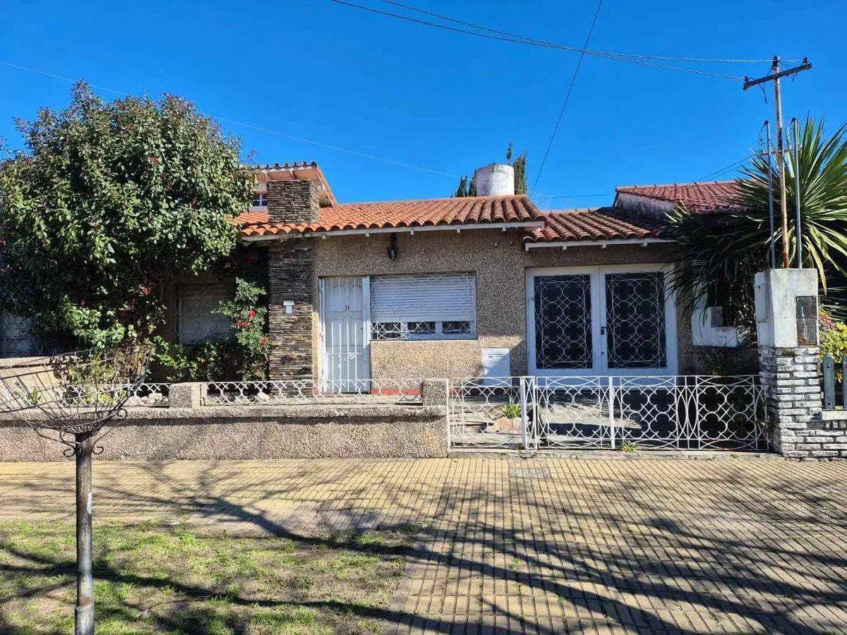 CASA 5 AMBIENTES EN VENTA BANFIELD APTA CREDITO 3