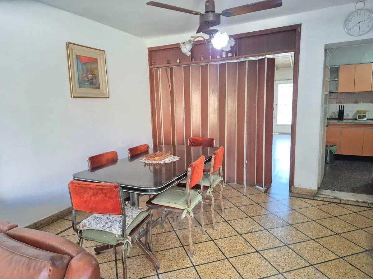 CASA 5 AMBIENTES EN VENTA BANFIELD APTA CREDITO 4