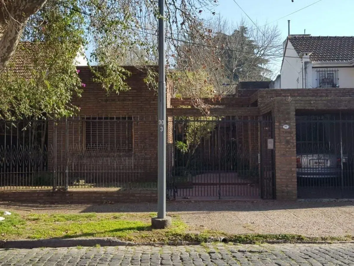 CASA 5 AMBIENTES EN VENTA ADROGUE CON PILETA 3