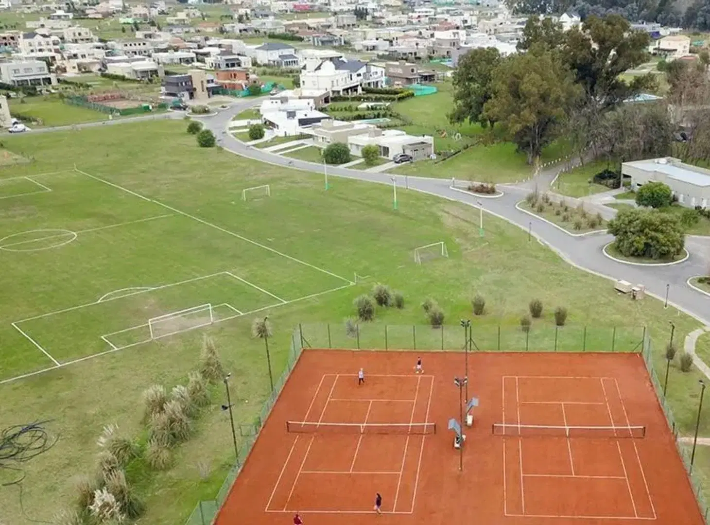 LOTE EN CANNING VILLAGE BARRIO SAN ROQUE 4