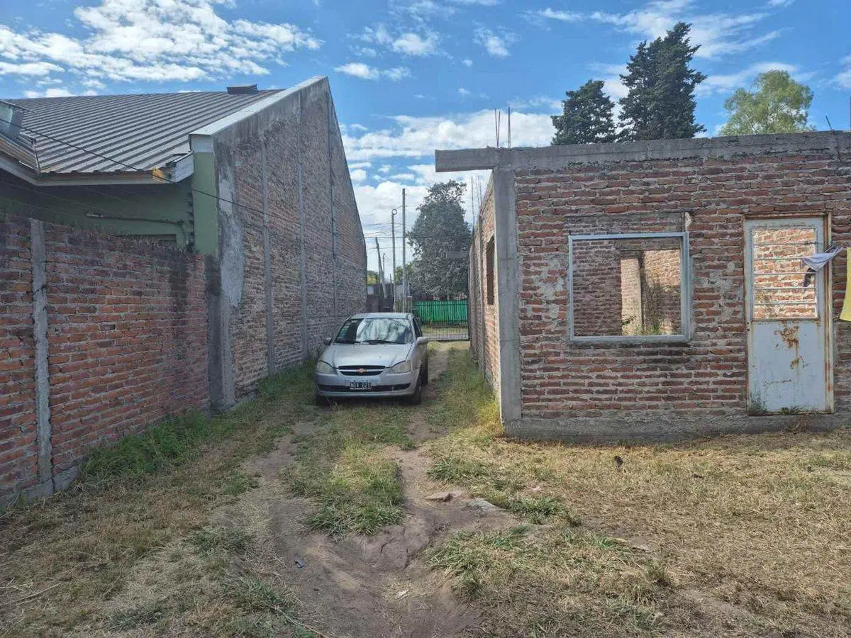 CASA 3 AMBIENTES EN VENTA MONTE GRANDE AMPLIO LOTE 8