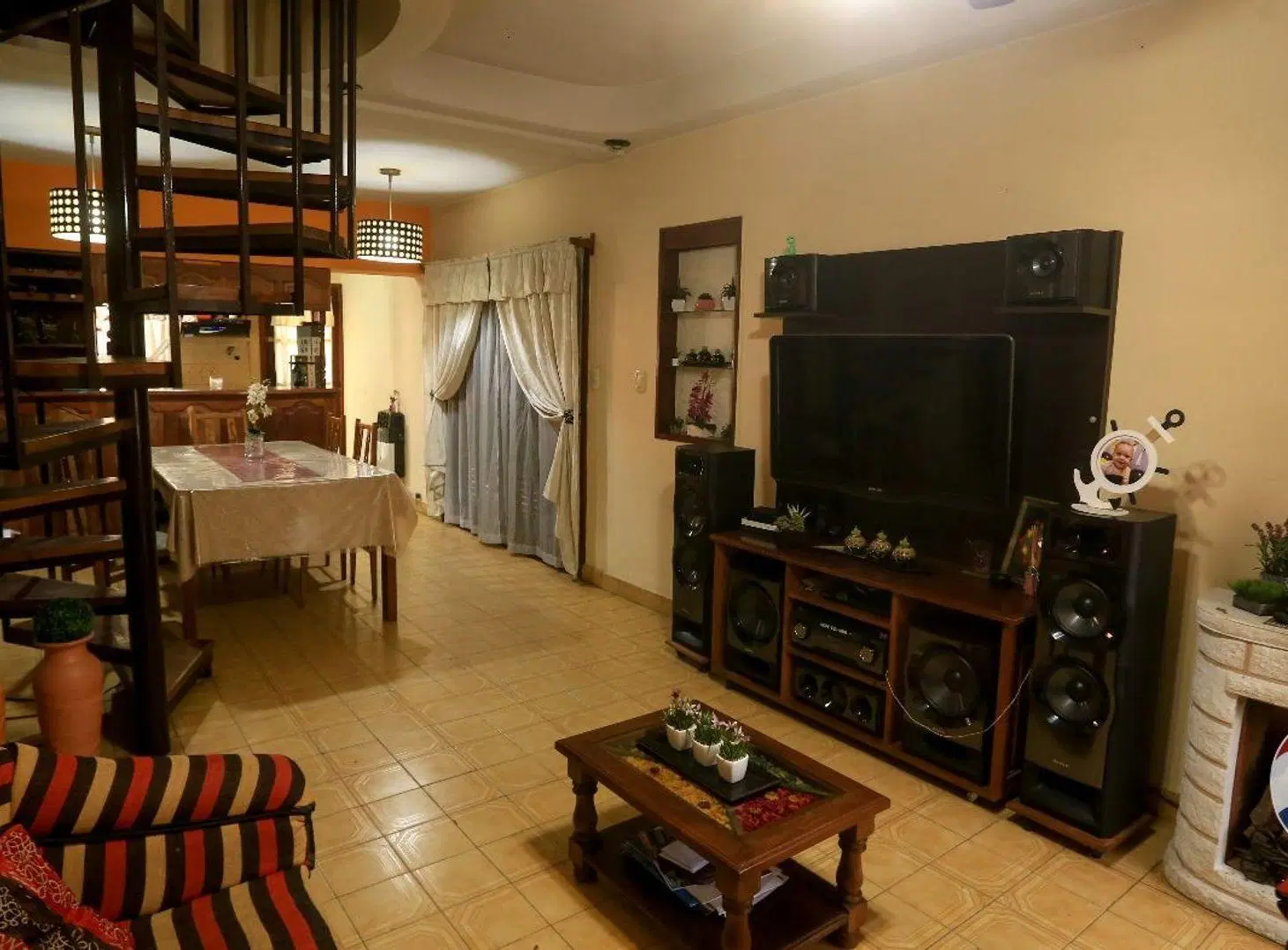 CASA EN VENTA EN LA UNION CON PISCINA Y PARQUE 2