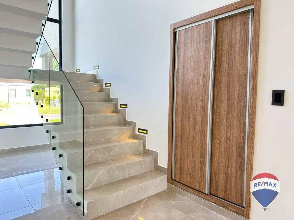 CASA EN VENTA 6 AMBIENTES EN CANNING TERRALAGOS 5