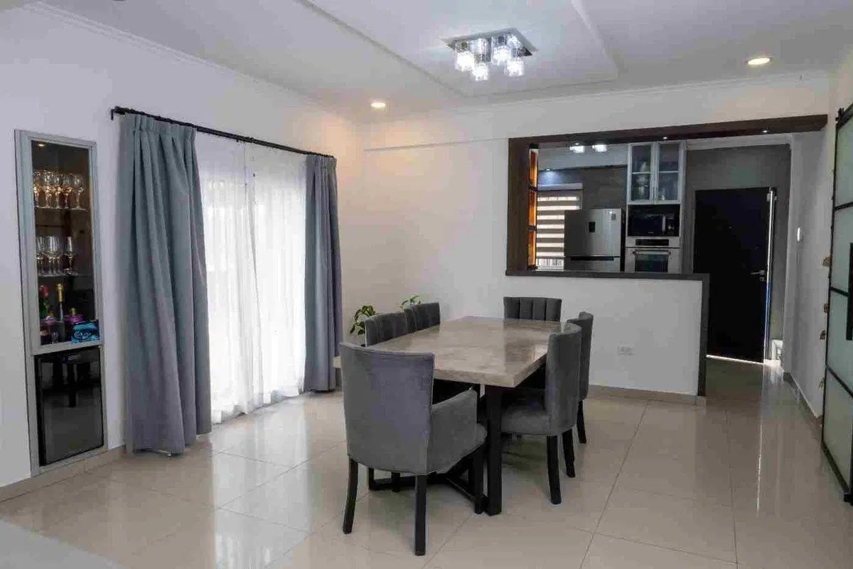 CASA CON PILETA 6 AMBIENTES EN VENTA MONTE GRANDE 5