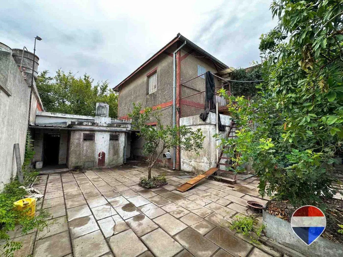 CASA y  3 LOCALES SOBRE 3 TERRENOS  EN LAS HERAS 3